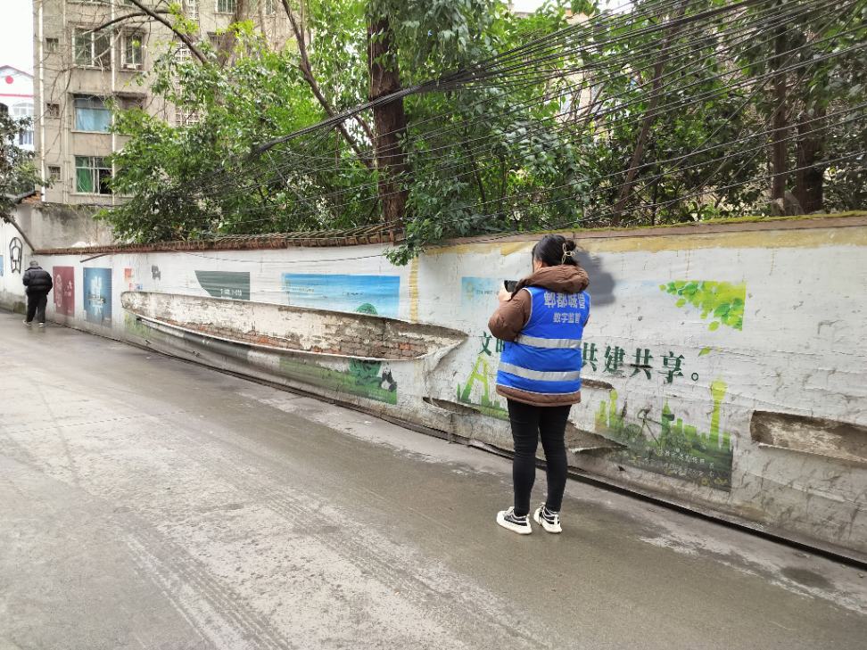 智慧城管助力城市“顏值”提升，臨街廣告安全隱患無(wú)處遁形